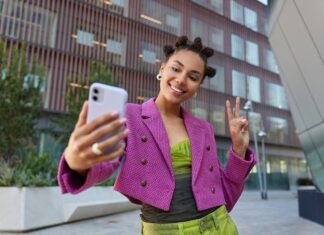 Kitxkum: An In-Depth Look at Luxury Portrayals in the Digital Age